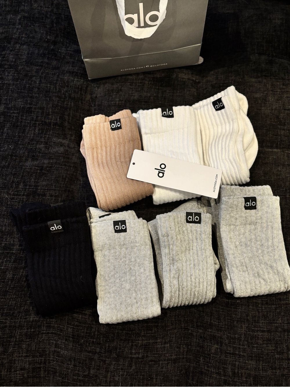 ALO Yoga 2-Pack Socks- Random Color